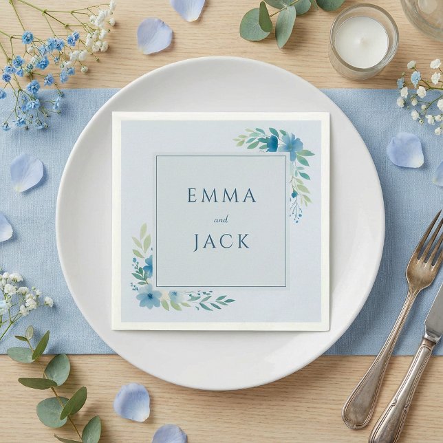 Guardanapo De Papel Casamento de nomes verdes azuis elegantes (Elegant blue greenery names wedding napkins.)