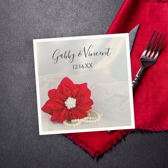 Guardanapo De Papel Casamento no inverno Red Poinsettia e White Pearls (Set a festive table with the Red Poinsettia and Pearls Winter Wedding Paper Napkins.)