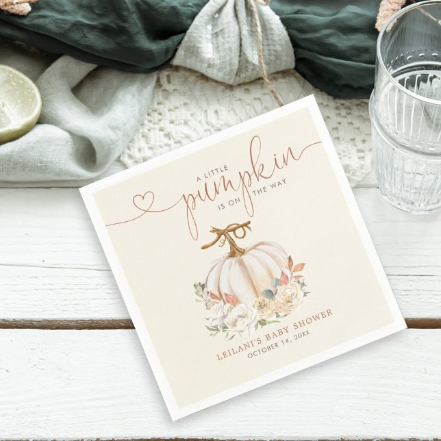 Guardanapo De Papel Chá de fraldas de Abóbora (Little pumpkin is on the way autumn themed baby shower napkin is perfect for created a fall feel.)
