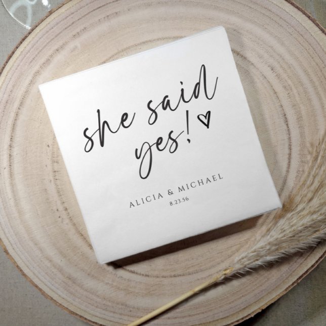 Guardanapo De Papel Chá de Noiva Escrita Moderna à Mão (Fun bridal shower or engagement party napkins - "She said yes!" handwriting script.)