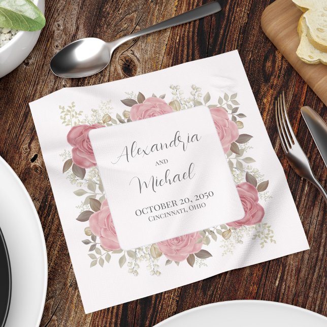 Guardanapo De Papel Cocktail personalizado Elegante Borgonha (Custom wedding napkin with elegant blush pink roses and foliage. )