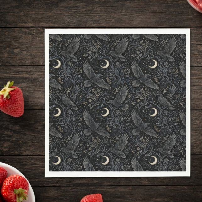 Guardanapo De Papel Corvo Celestial de ônix gótico (A moody celestial raven napkin for dark academia fans hosting a Halloween party.)