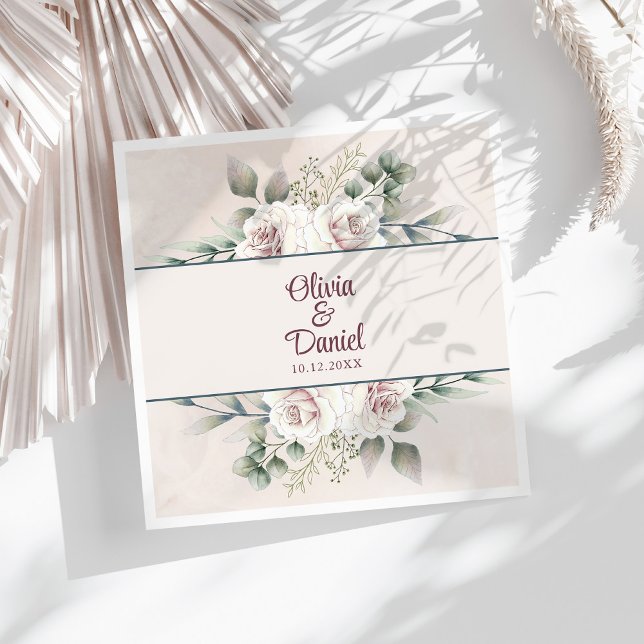 Guardanapo De Papel De Jantar Boho Blush Roses Rosa Nome Personalizado Casamento (Boho Blush Pink Roses Custom Name Wedding Paper Dinner Napkins on a sunny white table.)