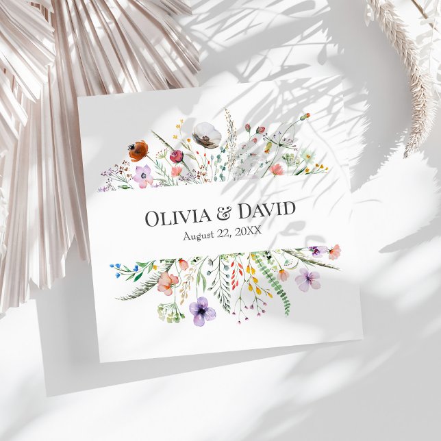 Guardanapo De Papel De Jantar Boho Wildflower Meadow Wedkins (Boho Wildflower Meadow Wedding Napkins on a sunny white table.)