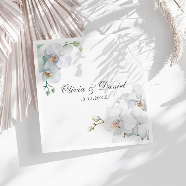 Guardanapo De Papel De Jantar Casamento com Orquídea Branca Moderna Elegante (Modern Elegant White Orchid Wedding Paper Dinner Napkins on a sunny white table.)