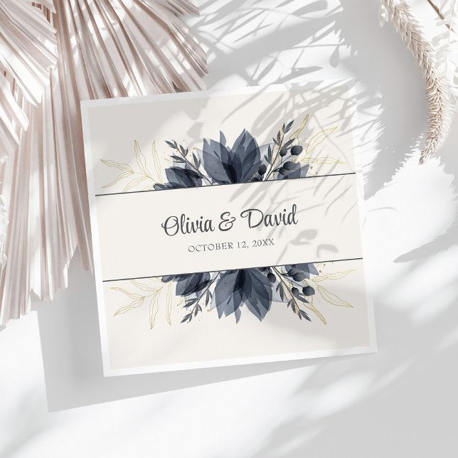 Guardanapo De Papel De Jantar Palhaços de Cinzas Casando Napkins (Gentle Gray Flowers Wedding Napkins on a sunny white table.)