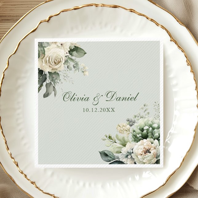 Guardanapo De Papel De Jantar Soft Sage Green Floral Wedding Napkin (Soft Sage Green Floral Wedding Napkin on elegant gold and white porcelain plate)
