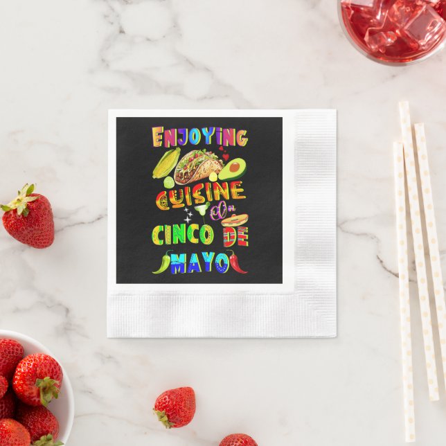Guardanapo De Papel Desfrutando Da Cuisine Em Cinco De Mayo (Insitu)