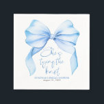 Guardanapo De Papel Dusty Blue Bow She's Tying the Knot Bridal Shower<br><div class="desc">Add a graceful touch to your bridal shower celebration with this She’s Tying the Knot dusty blue bow napkins. Adorned with a delicate soft blue ribbon design, these elegant napkins blend sophistication with charm — perfect for styling your cocktail hour, dessert table, or dinner setting. Thoughtfully designed to complement a...</div>