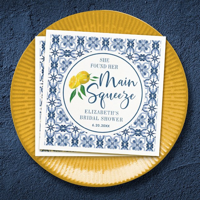 Guardanapo De Papel Ela Encontrou Seu Principal Azulejo Azul Italiano  (Elegant lemon "main Squeeze Bridal Shower napkins.)