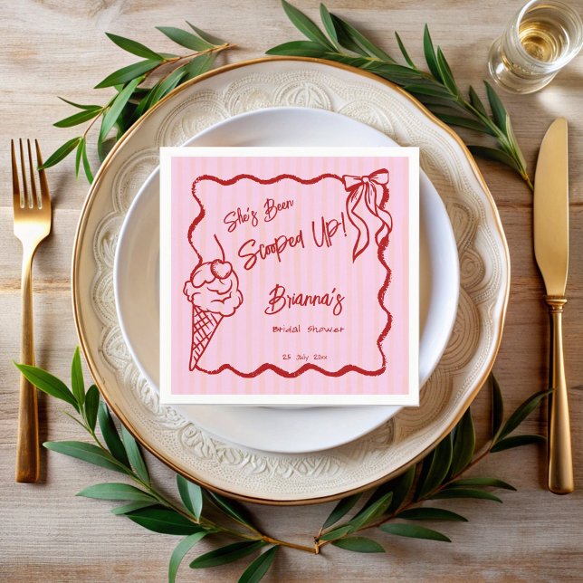 Guardanapo De Papel Ela foi esfregada em esboços de fronteiras (She's been scooped up handrawn sketch pink wavy border ice cream bridal monogrammed printed napkins)