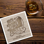 Guardanapo De Papel Ele é o Casando da Festa de Despedida de Solteiro<br><div class="desc">Adicione um estilo rústico à sua despedida de solteiro com estes guardanapos personalizados. O fofo design do templo ocidental apresenta um gráfico de madeira com uma bota de vaqueiro e uma corda de lasso formando forma cardíaca. O texto é impresso em caracteres antigos e diz: Ele é Casando! Há espaço...</div>
