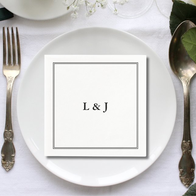 Guardanapo De Papel Elegante Casamento com Roteiro Clássico Preto e Br (Elegant black and white script napkins add timeless charm with your names to tables.)