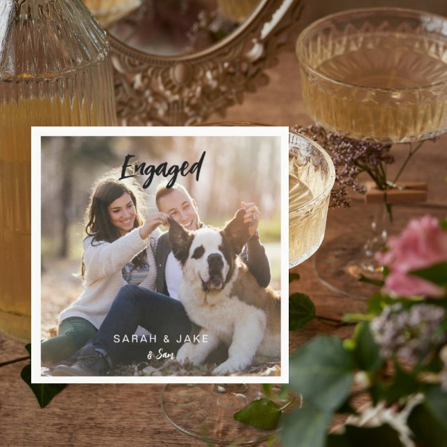 Guardanapo De Papel Engaged Couple Photo With Pet Fun Cocktail  (Criador carregado)
