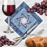 Guardanapo De Papel Estrela de David Marinho Azul Dourado Judeu<br><div class="desc">Papel Decorativo Nápoles Cocktail Descartável Nápoles Seder de Passagem, Bebida Pesach Napkins, Judaica Azul para Janto de Passagem, Eventos Judaicos, Celebrações e Estrela de Feriados de David Blue, Marinho e guardanapo Dourado Cocktail Um guardanapo desenhado com a Estrela de David no centro com toques de ouro. Uma borda de filigrana...</div>