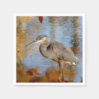 Guardanapo De Papel Excelente Blue Heron enquadrado com folhagem de ou