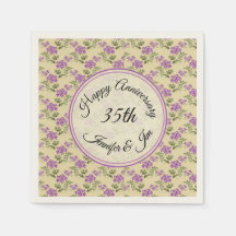 Feliz aniversário Violações Roxas em Amarelo Pálid