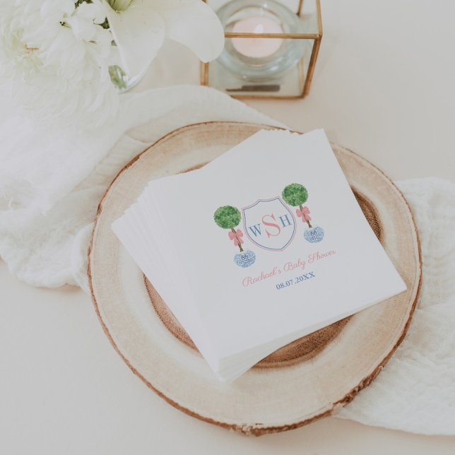 Guardanapo De Papel Festa de Chá de fraldas da Eleger Monogramas Crest (Preppy baby girl shower napkin design with boxwood topiary and pink bow and 3 letter monogram crest)