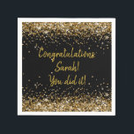 Guardanapo De Papel Festa de Formatura Personalizada Preta e Dourada<br><div class="desc">guardanapos personalizados para festa de formatura, guardanapo preto e dourado brilhante, brilho cintilante para jantar de coquetel, ensino fundamental uni bacharelado, celebração de graduação em enfermagem, turma de 2024 da faculdade, mestrado doutorado mba cpa professor, favor serviette nome personalizado enfermeira, 2025 médico médico médio, advogado de direito rn ma profissional...</div>