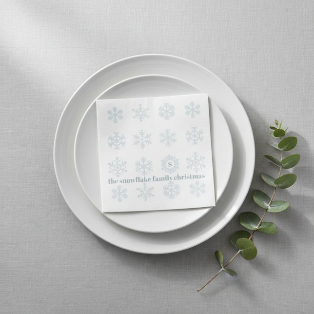 Guardanapo De Papel Floco de neve de inverno Monograma Papel de Natal  (Achieve an effortlessly chic holiday table. These monogrammed snowflake napkins add instant elegance)