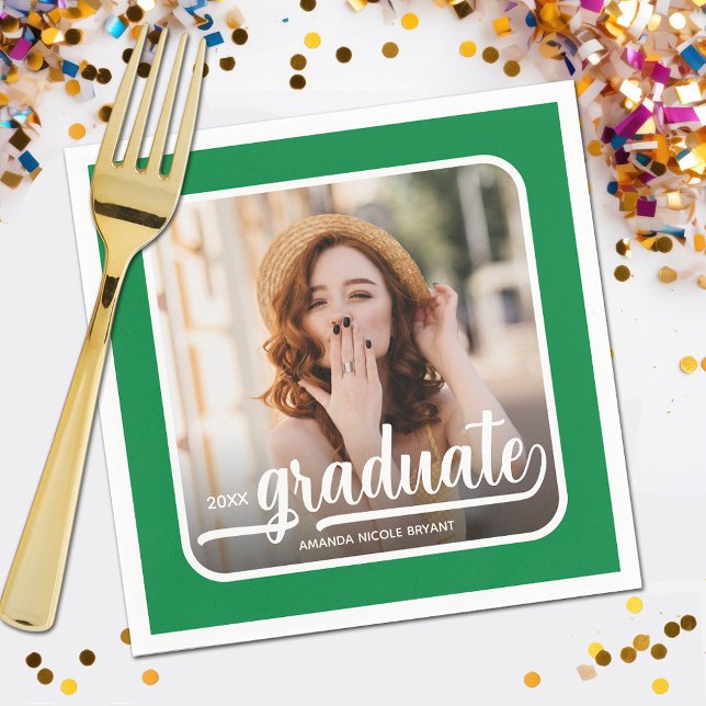 Guardanapo De Papel Formando Foto em Branco Verde (Your photo, name, class year and "Graduate" in a cool script on green background party napkins)