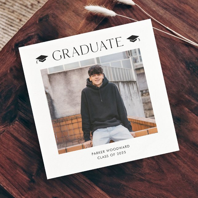 Guardanapo De Papel Foto simples de capa preta e branca de formatura (Simple black and white cap photo graduation party napkins.)