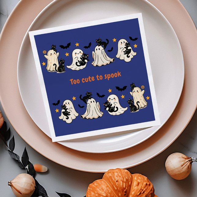 Guardanapo De Papel Ghost Ghost Gand Cute Engraçado do Halloween - Fal (Halloween Cute Funny Spooky Ghost Cat - Fall Party Napkins on a dinner table with autumn decor)