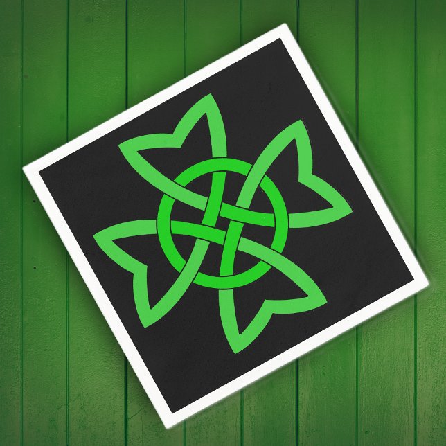 Guardanapo De Papel Green Celtic Knot irlandês (Green Irish looped Celtic Knot design on black on a napkin.)