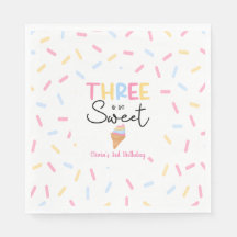 Há Uma Festa De aniversário de 3 anos Sorvete Muit