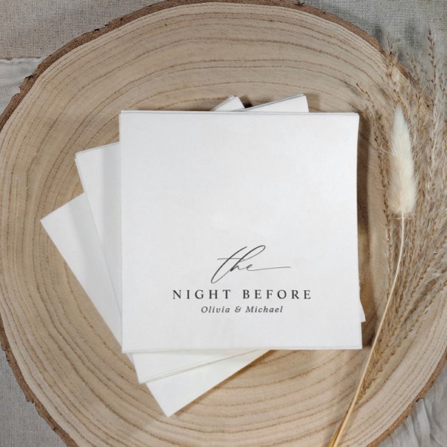 Guardanapo De Papel Jantar de Ensaios Na Noite Anterior Preto e Branco (Black and white rehearsal dinner napkins with “the night before” in modern elegant minimalist style)