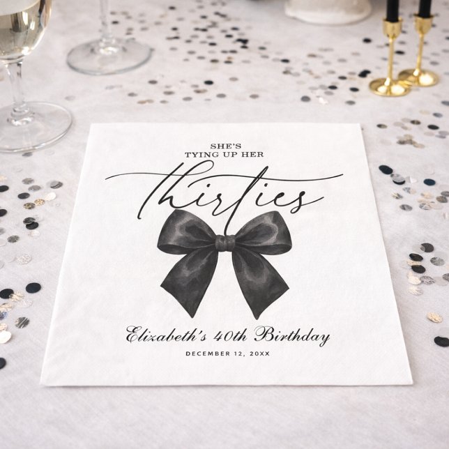Guardanapo De Papel Laço Preto Amarrando os Trinta Anos de Idade Fazen (Black Bow Tying Up Her Thirties 40th Birthday Napkins)