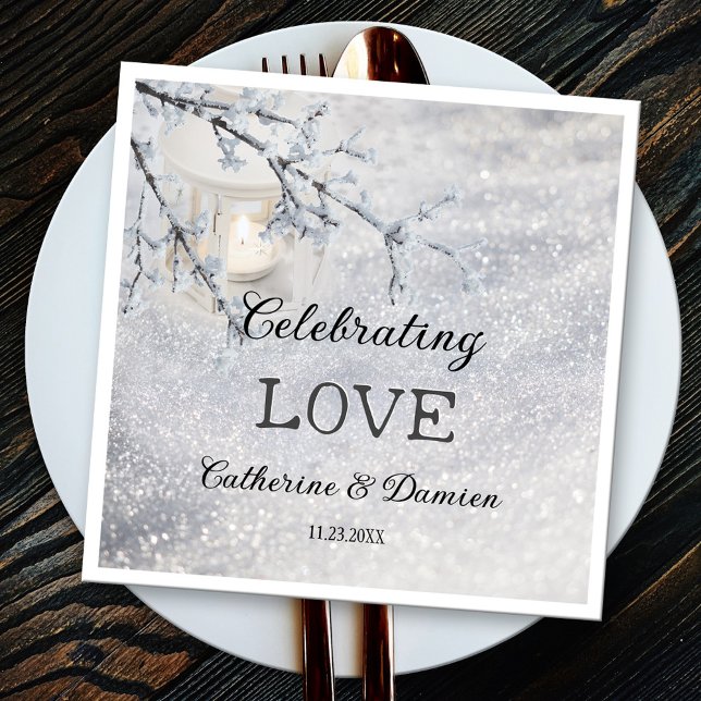 Guardanapo De Papel Lanterna no Casamento no inverno de neve espumante (Paper napkins featuring a candle lit lantern in sparkling snow. Beautiful for a winter wedding)