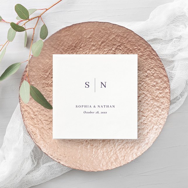 Guardanapo De Papel Mínimo e Chic | Casamento branco e roxo (A simple, chic white wedding napkin with trendy purple text, featuring your monogram)