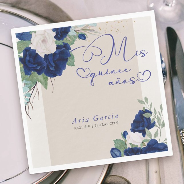 Guardanapo De Papel Mis Quince Anos Royal Blue Quinceanera (Mis Quince Anos party napkins with sweet calligraphy and gorgeous blue and ivory rose blooms)