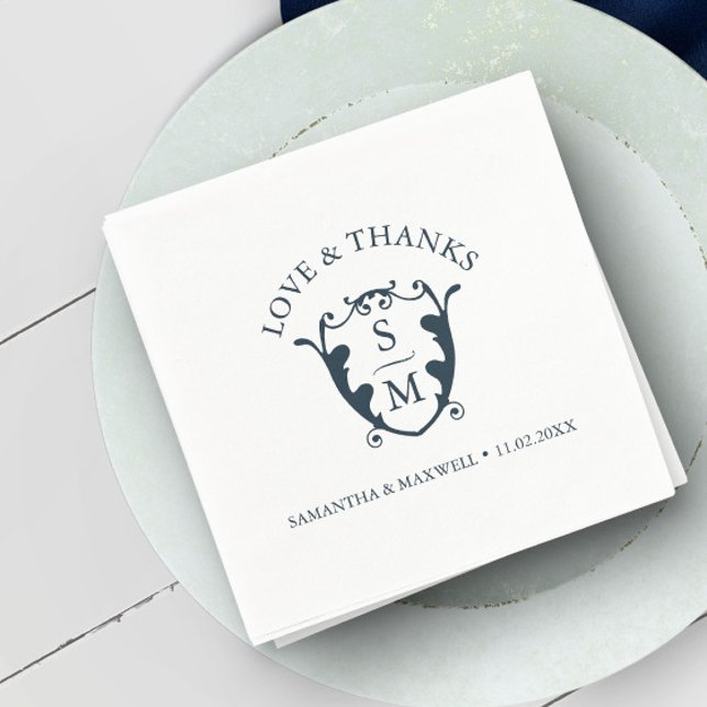 Guardanapo De Papel Modelo de Casamento Napkins Crest Personalizado Mo (Monogram wedding napkins blue initials and crest art by Victoria Grigaliunas of Do Tell A Belle)
