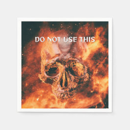 Guardanapo De Papel Não Use Este. Crânio flamejante no espaço