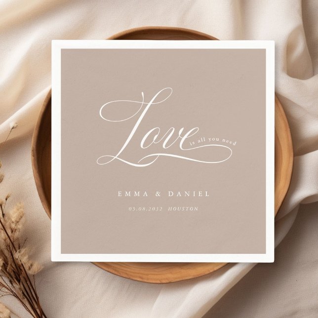 Guardanapo De Papel O amor é tudo o que você precisa! Elegante, casame (Love is all you need! Elegant, wedding Napkins, scripted font with your name & date.)