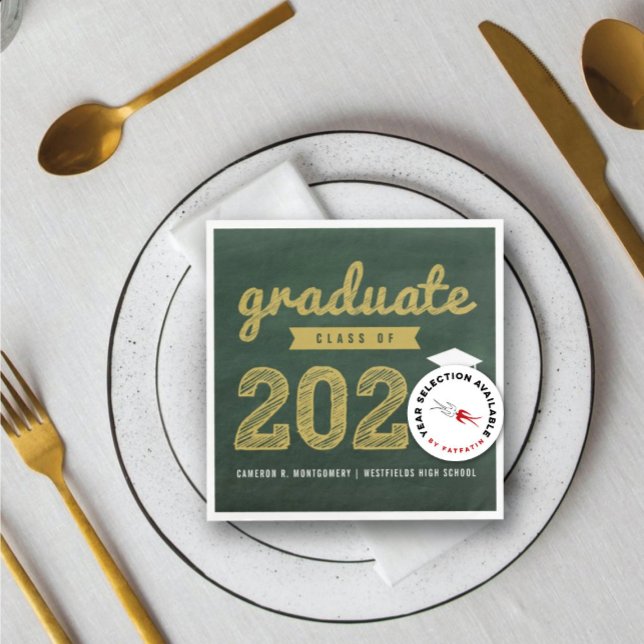 Guardanapo De Papel Papel de festa de formatura com esboço em negrito  (Class of 20YY Chalkboard Bold Gold Sketch Graduation Party Paper Napkin @ zazzle.com/color_therapy)