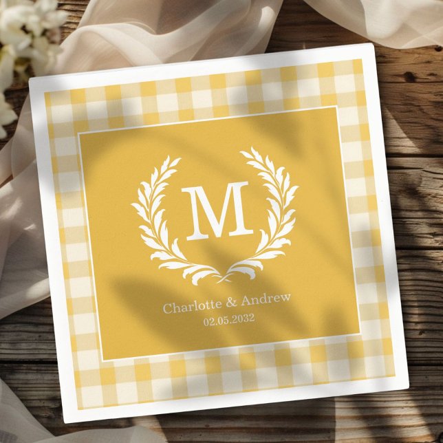 Guardanapo De Papel Personalização do Monograma de Gingham Amarelo (Yellow Gingham Monogram Crest Custom Napkins with your Monogram, names and Date.)