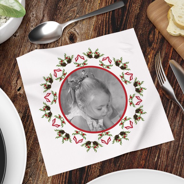 Guardanapo De Papel Pinecone Berries Holiday Mandala Natal (Season's Greeting holiday red and green pinecones wreath mandala photo napkin)