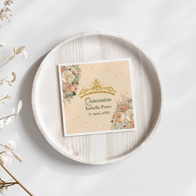 Guardanapo De Papel Quinceanera Floral Dourada Tiara e Peach Fuzz (Gold Tiara and Peach Fuzz Floral Quinceanera Napkins on white table with neutral flowers.)