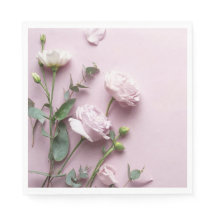 Rosas lilás bonitas em um fundo lilás
