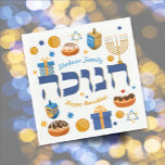 Guardanapo De Papel Rosquinhas e Dreidel personalizados de Chanucá Men<br><div class="desc">Este design gráfico ousado é a maneira perfeita de fazer uma mesa festiva do Partido Hanukkah/Chanukah. Enquanto elementos coloridos de Chanukah — incluindo Rosquinhas de gelatina, Dreidels, Presentes Molhados, Moedas Douradas e Estrelas — rodeiam a palavra CHANUKAH em hebraico, Com espaço para seu próprio nome e mensagem. Precisa de ajuda...</div>