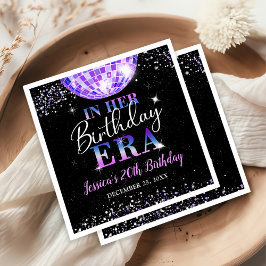 Guardanapo De Papel Roxo Em Seu Janto De Papelão Da Era De Aniversário