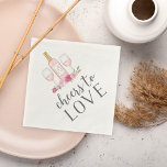 Guardanapo De Papel Saúde ao Amor<br><div class="desc">Os bonitos guardanapos personalizados para festas de noivado,  jantas de ensaio ou casamentos apresentam uma garrafa de rosé,  um par de óculos de vinho,  e "aplausos para amar" em tipografia de blocos e scripts. Personalize a garrafa de vinho com as iniciais do casal.</div>