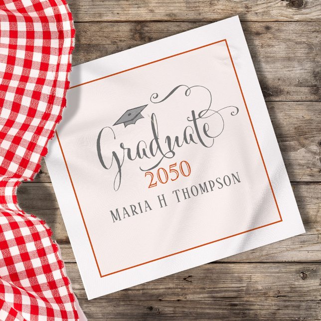 Guardanapo De Papel Script de Festa de formatura Laranja Personalizado (Graduation orange and black script custom napkin)