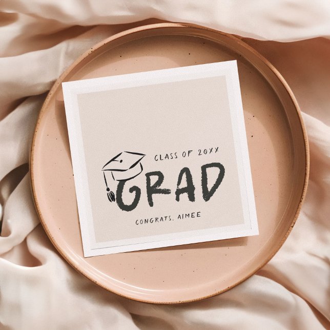 Guardanapo De Papel Tampa de Graduação Desenhada à Mão Manuscrita  (grad party napkins with bold handwritten text and hand-drawn doodle graduation cap)