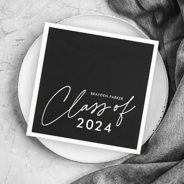 Guardanapo De Papel Turma de Formatura de Letra Moderna (Simple Class of 2024 (editable year) black and white graduation party napkins.)