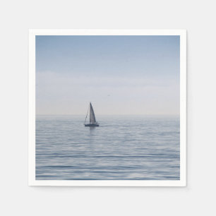 Guardanapo De Papel Um veleiro em um mar calmo