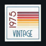 Guardanapo De Papel Vintage 1975 Retro Stripe Sun 50th Birthday<br><div class="desc">.: Diversão As cores primárias aparecem neste design de pôr do sol com faixa retrorativa e a palavra Vintage, que podem ser alteradas. Você pode personalizar o texto e a fonte! .: Os itens de coordenação estão disponíveis Comemore um marco no estilo com nossos guardanapos de papel de 50 anos...</div>